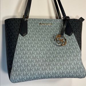 Michael Kors Kimberly SM Bonded Tote
